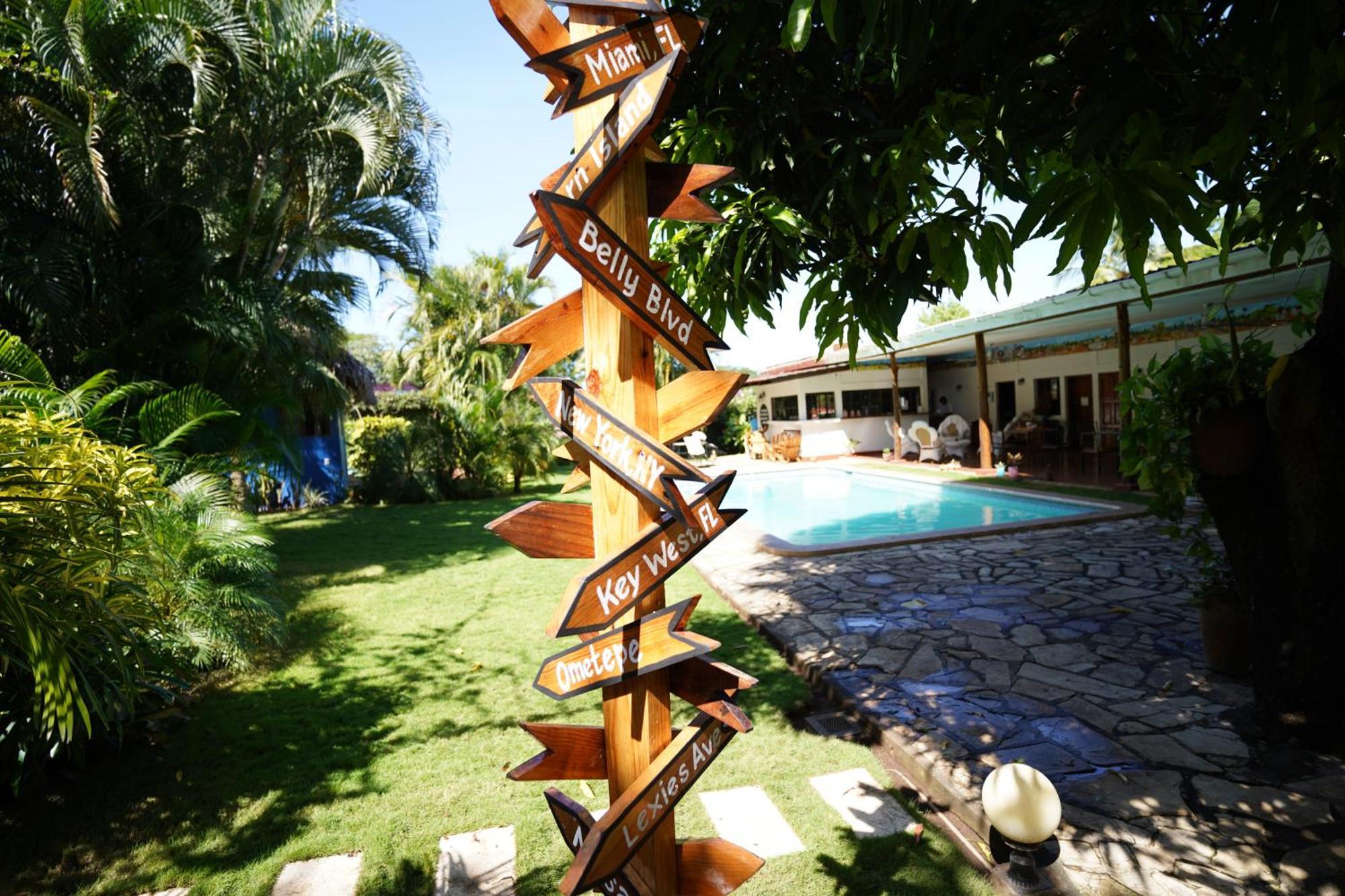 Hotel Mariposa León المظهر الخارجي الصورة