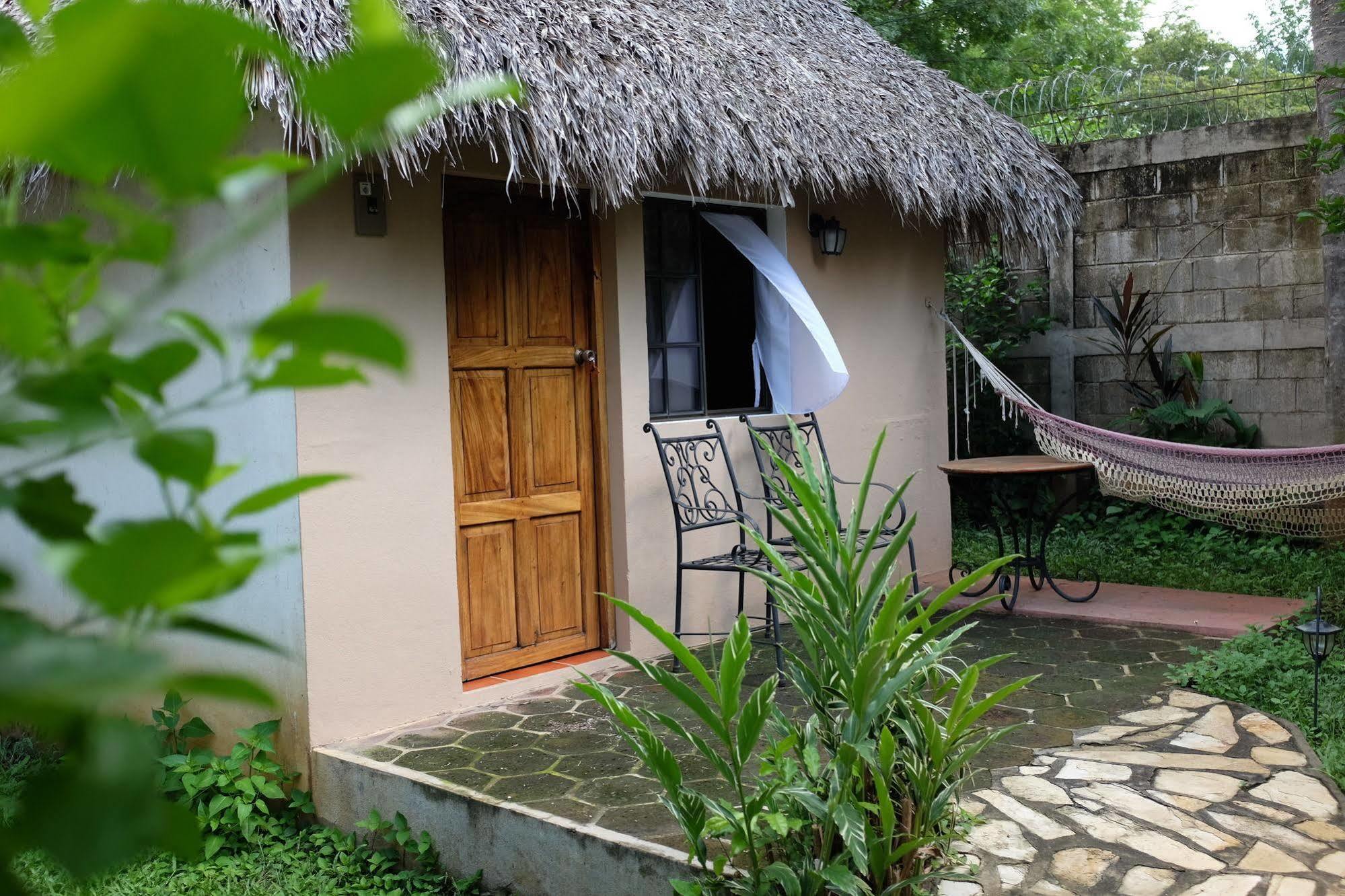 Hotel Mariposa León المظهر الخارجي الصورة
